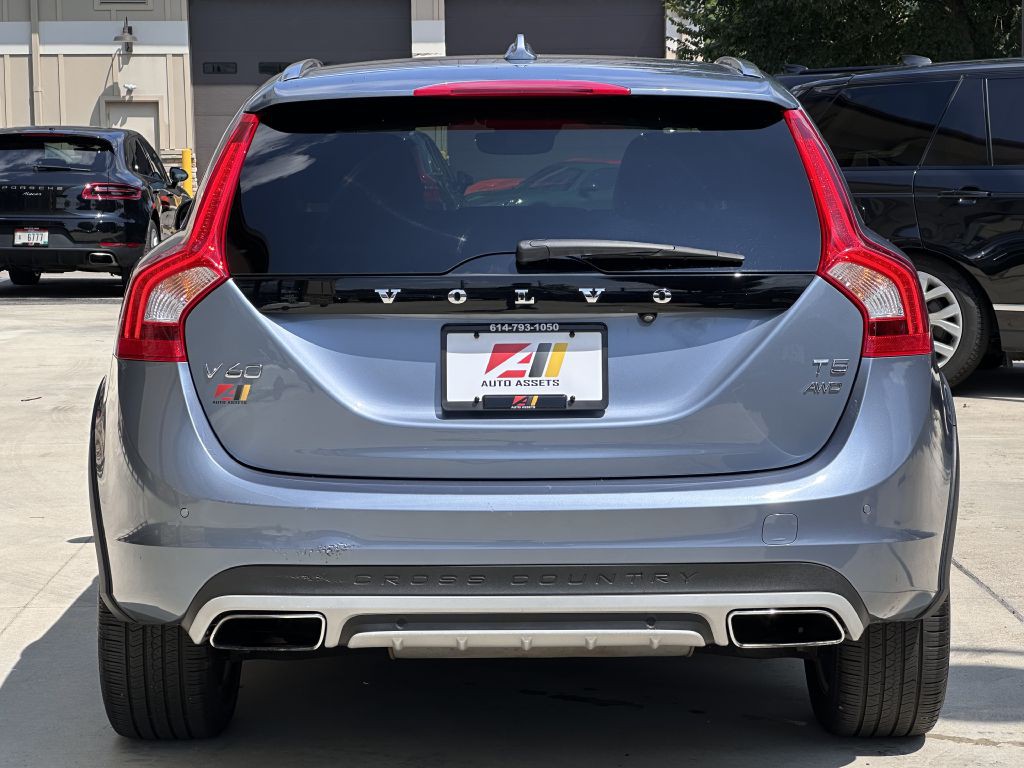 2018 Volvo V60 Image 8