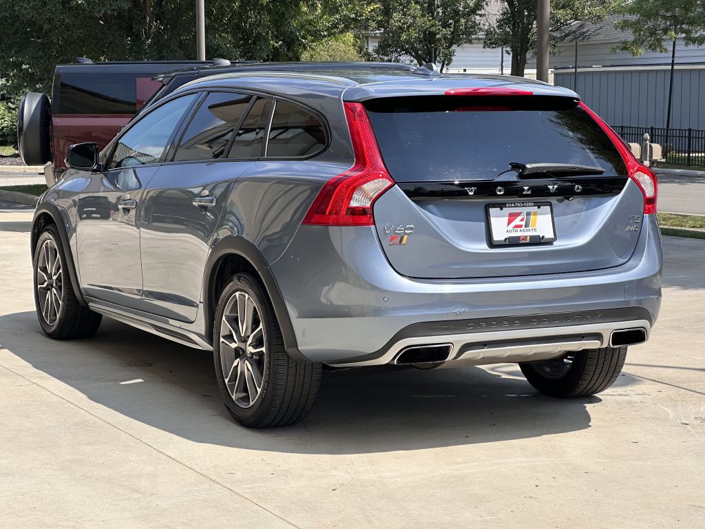 2018 Volvo V60 Image 10