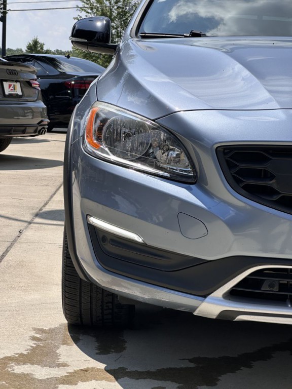 2018 Volvo V60 Image 13