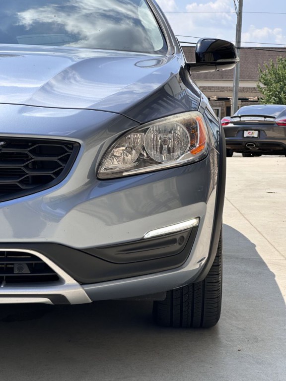 2018 Volvo V60 Image 14