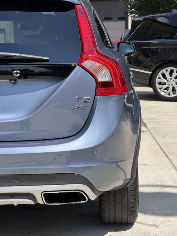 2018 Volvo V60 Image 16