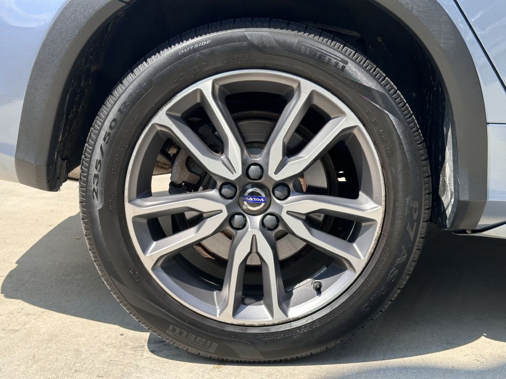 2018 Volvo V60 Image 19