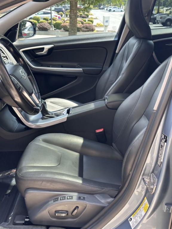 2018 Volvo V60 Image 21