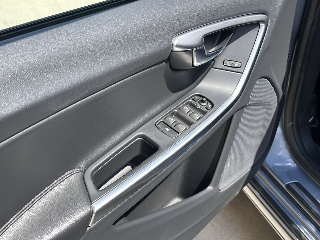 2018 Volvo V60 Image 23
