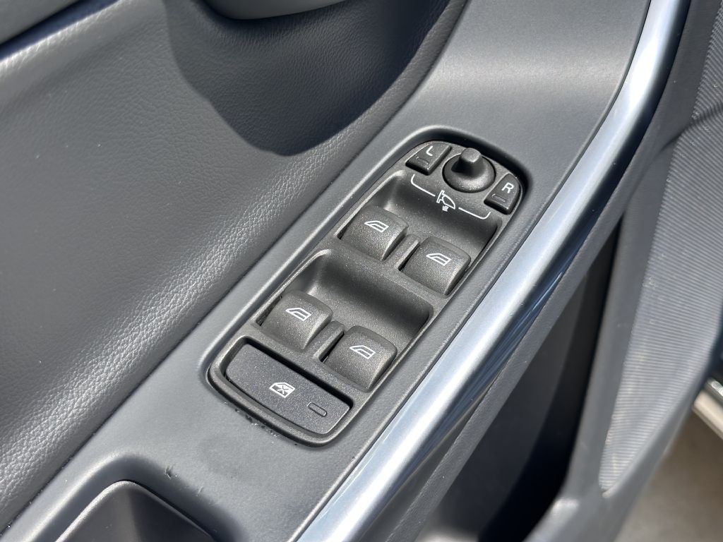 2018 Volvo V60 Image 25