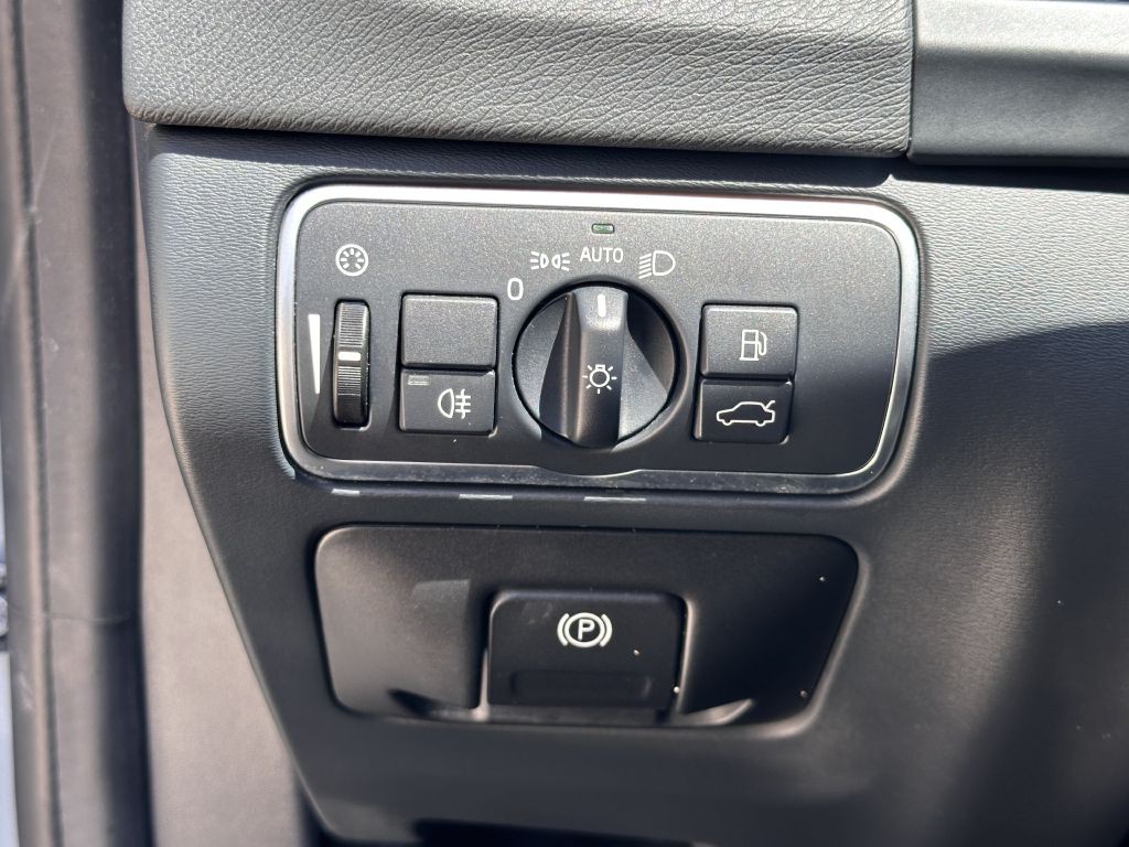 2018 Volvo V60 Image 32