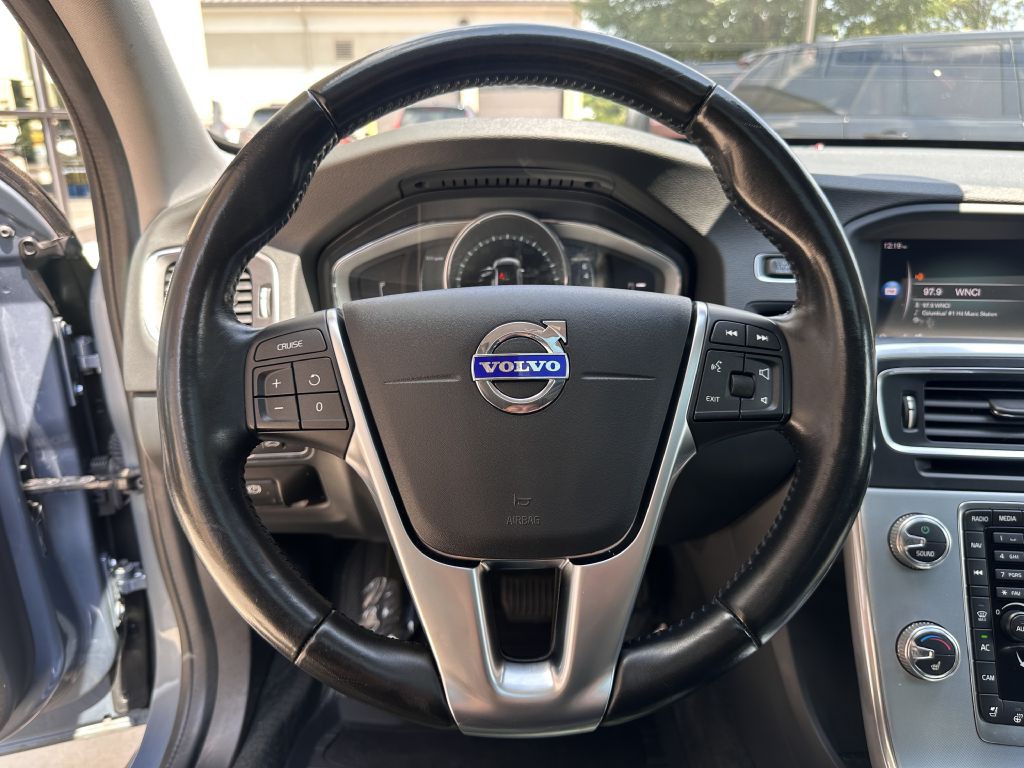 2018 Volvo V60 Image 33