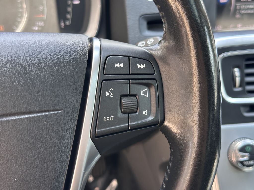 2018 Volvo V60 Image 36