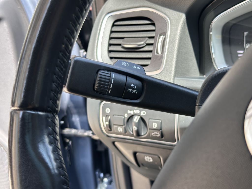2018 Volvo V60 Image 37