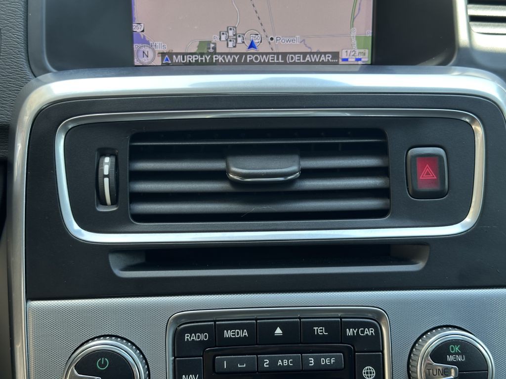 2018 Volvo V60 Image 44