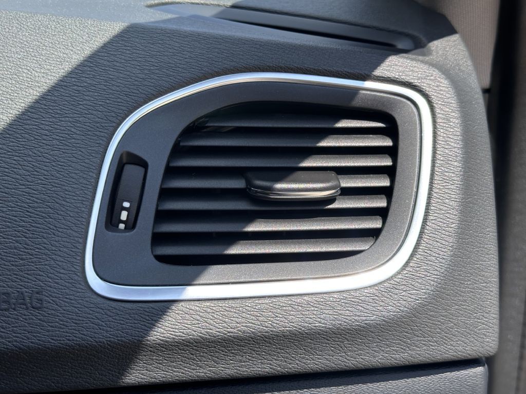 2018 Volvo V60 Image 71