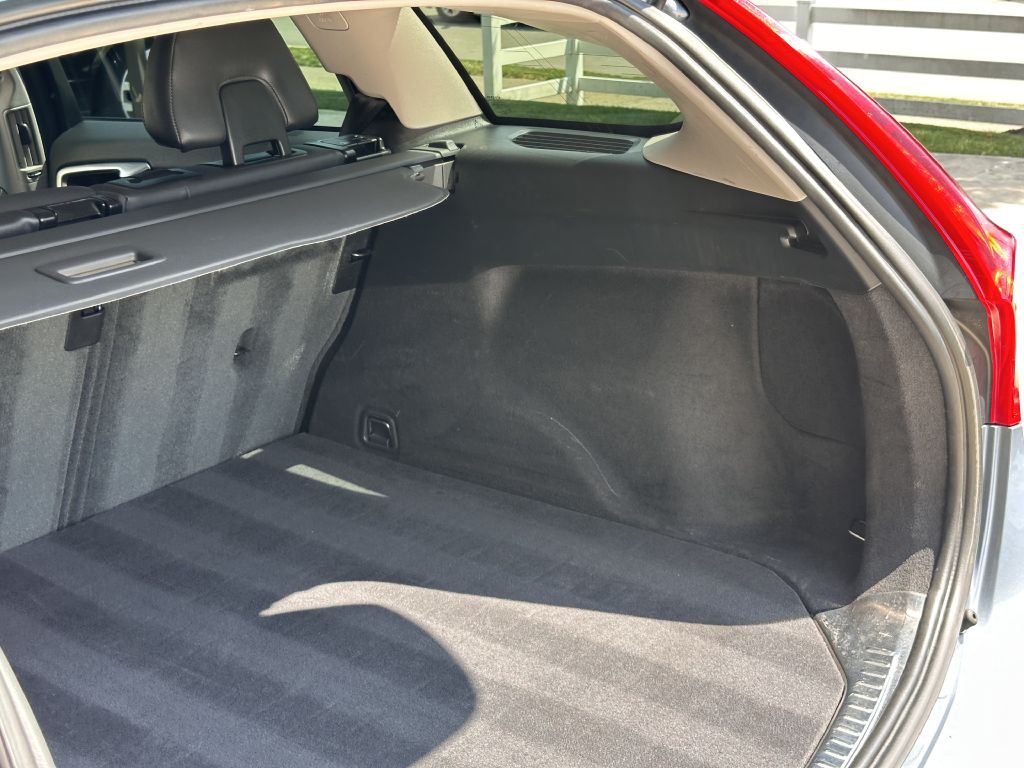 2018 Volvo V60 Image 100