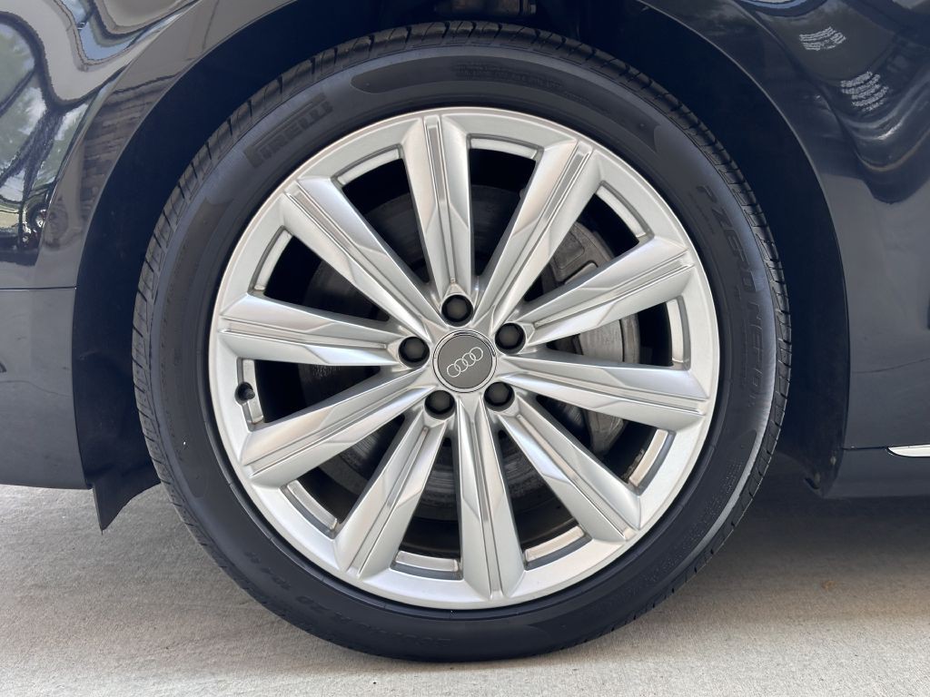 2016 Audi A8 Image 16