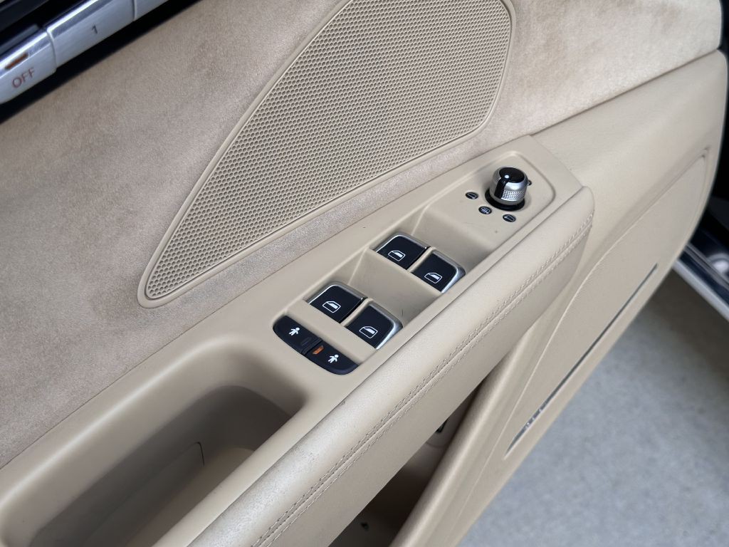2016 Audi A8 Image 24