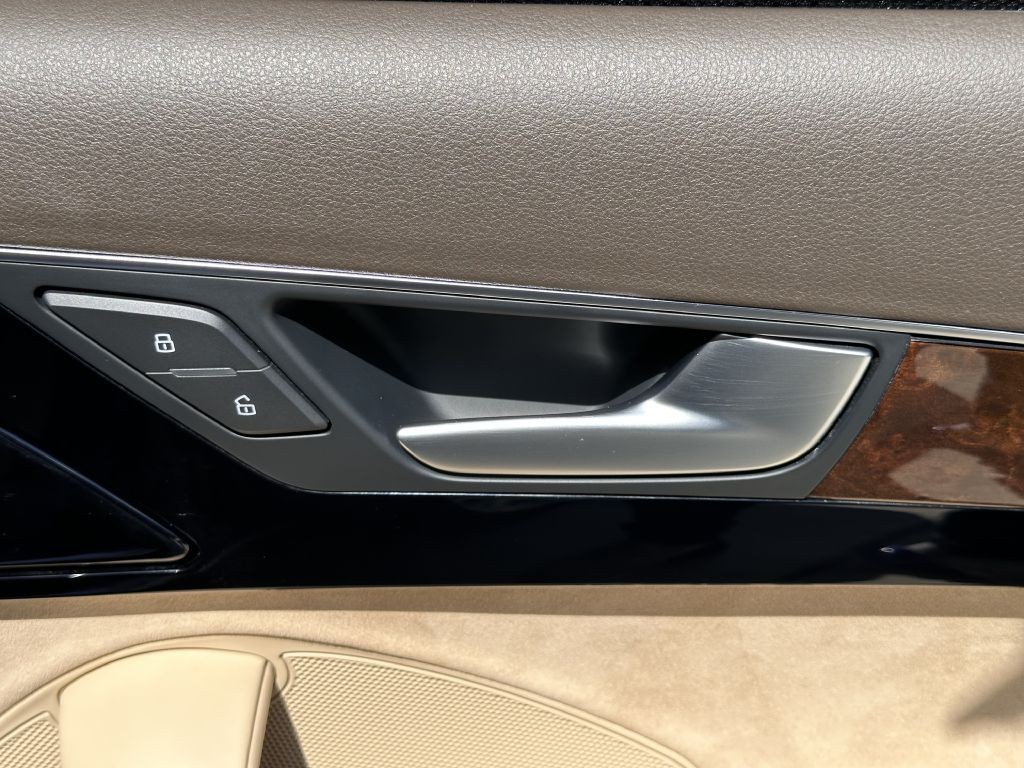 2016 Audi A8 Image 100