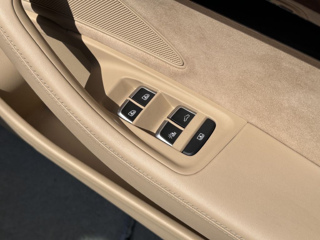 2016 Audi A8 Image 101