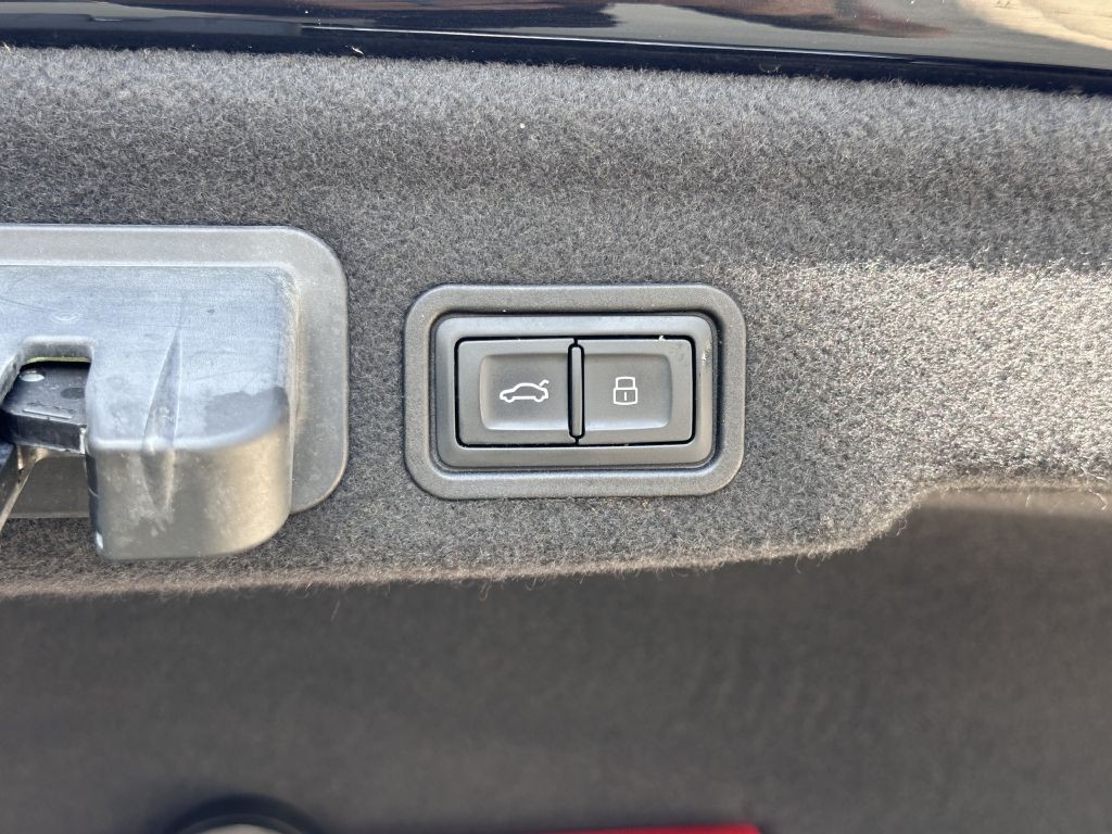 2016 Audi A8 Image 124