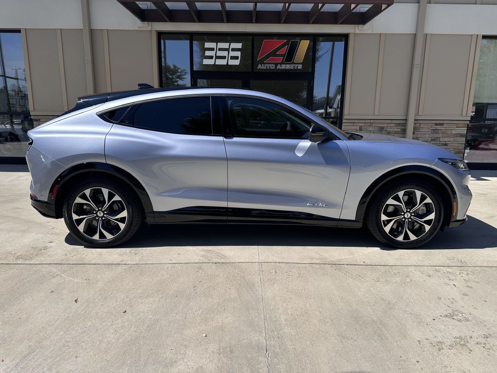 2022 Ford Mustang Image 2