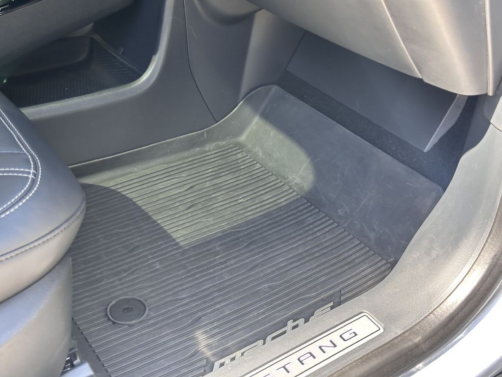 2022 Ford Mustang Image 54