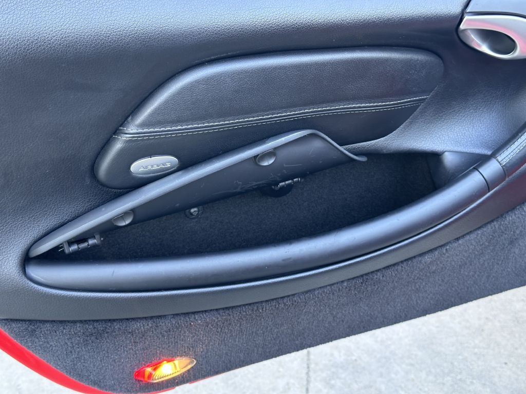 2001 Porsche Boxster Image 32
