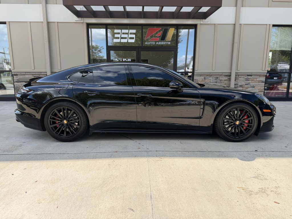 2020 Porsche Panamera Image 2
