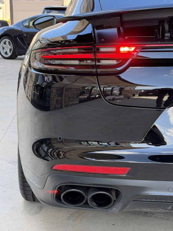 2020 Porsche Panamera Image 14