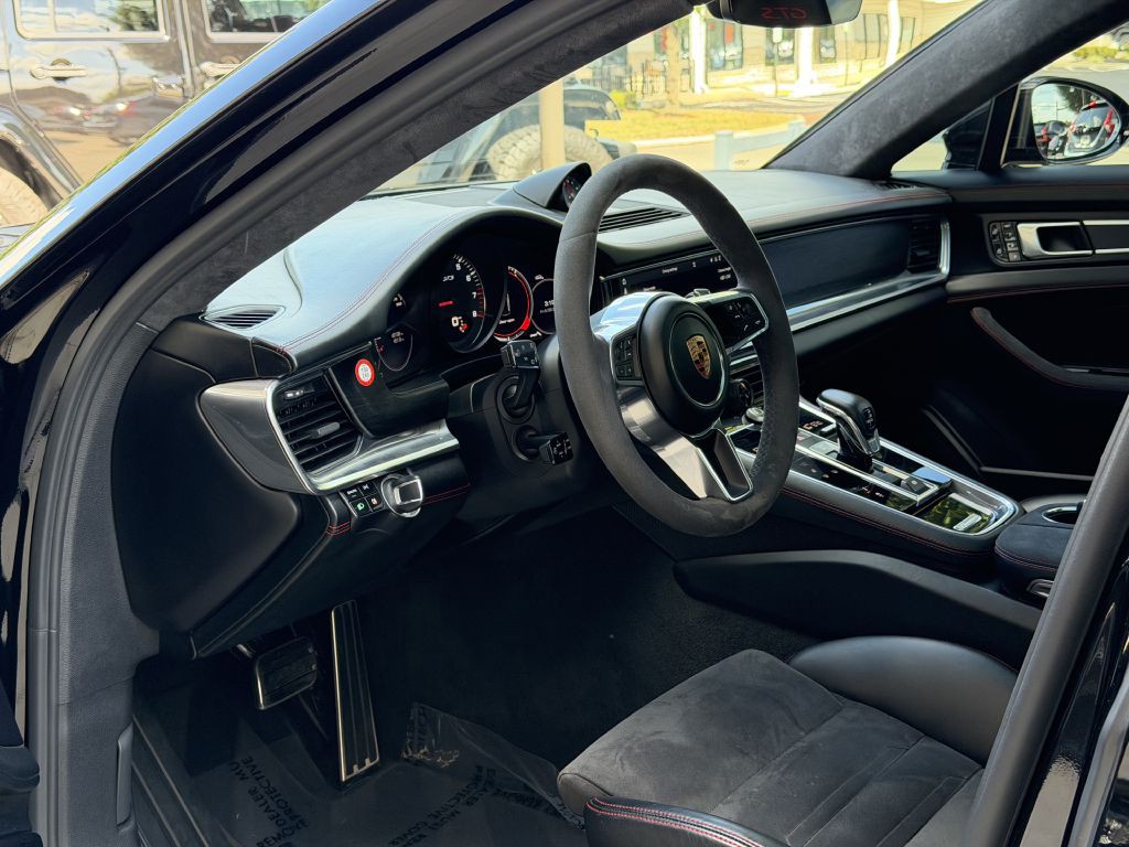 2020 Porsche Panamera Image 24