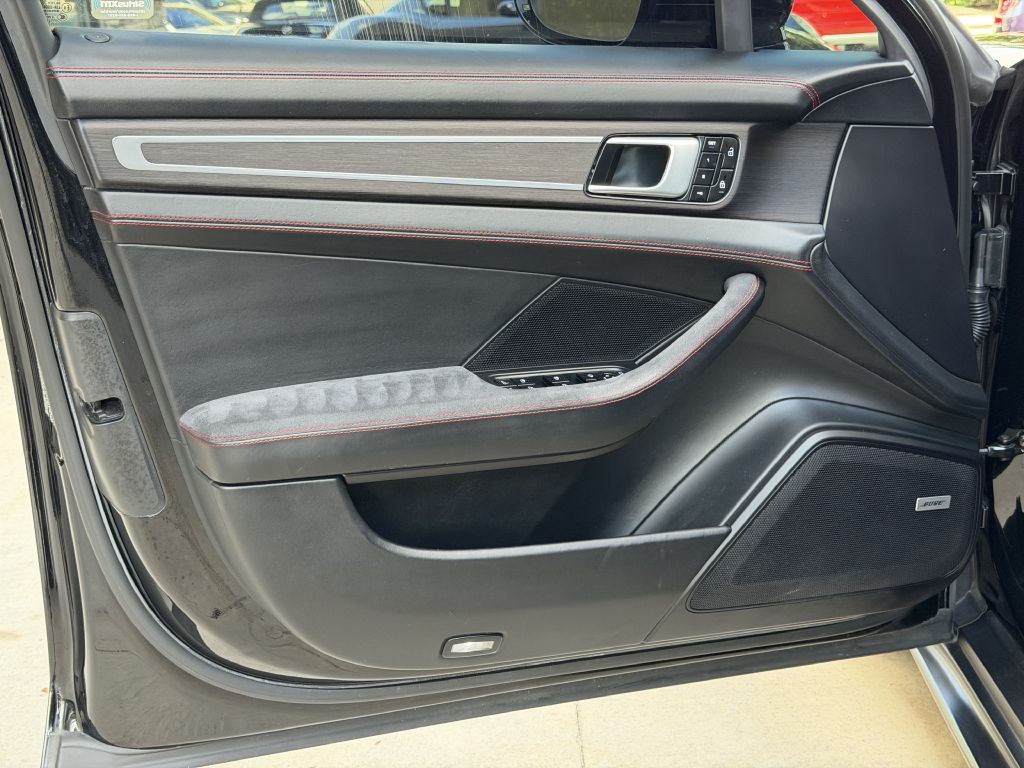 2020 Porsche Panamera Image 25