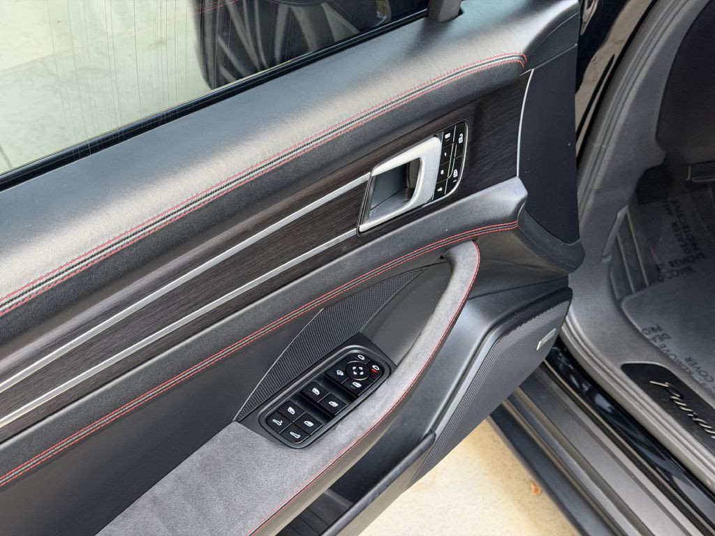 2020 Porsche Panamera Image 26