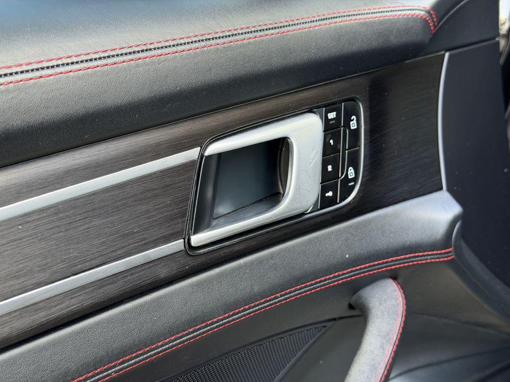 2020 Porsche Panamera Image 27