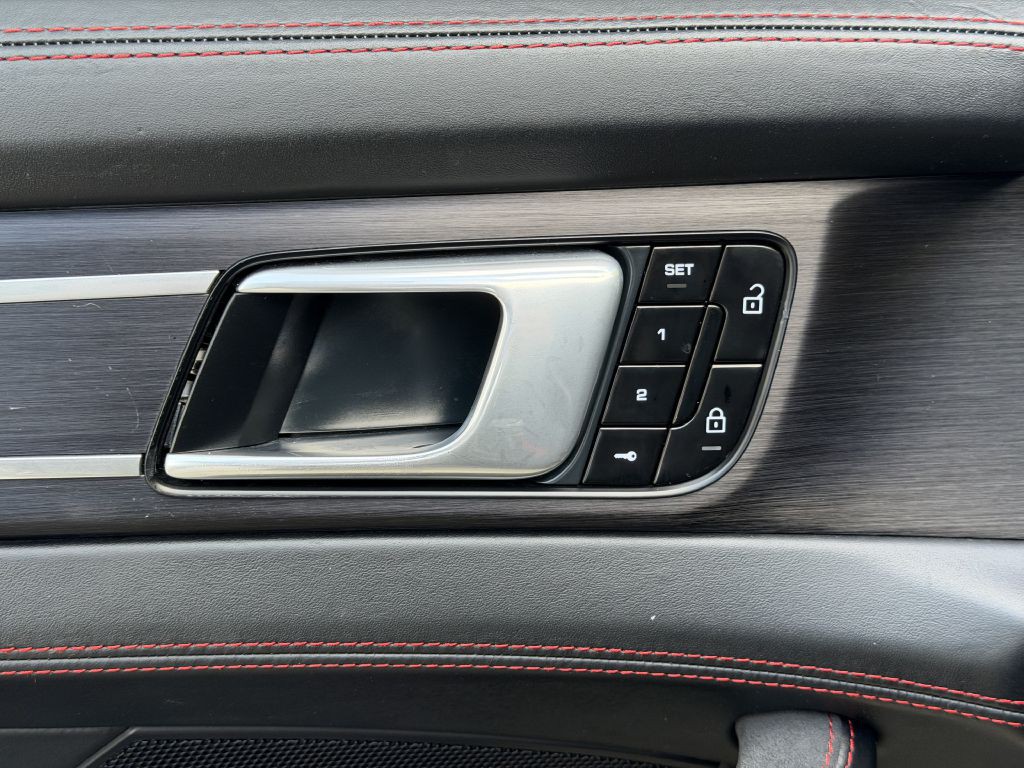 2020 Porsche Panamera Image 28