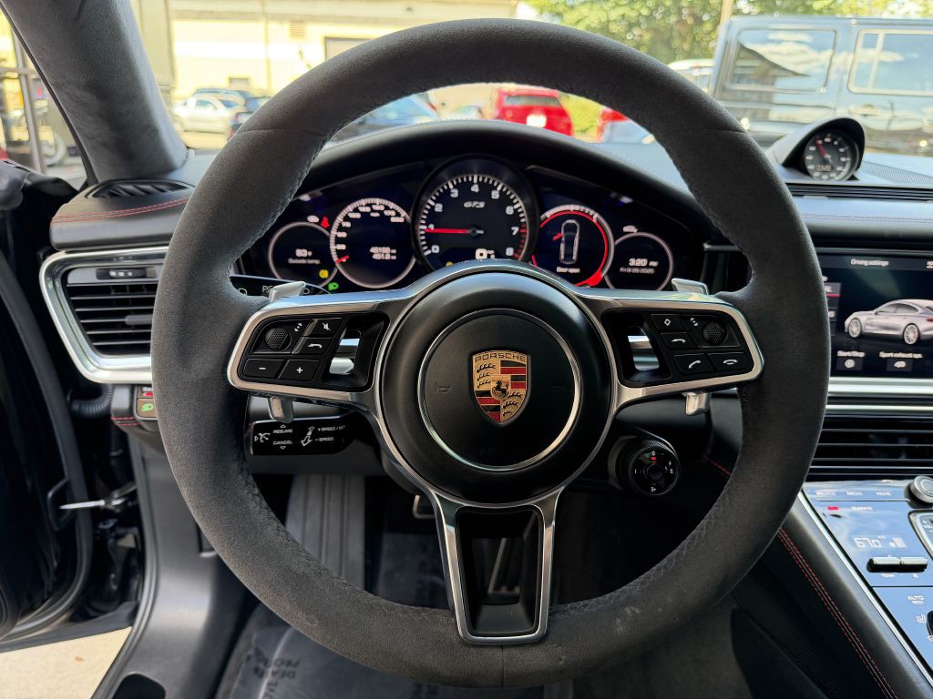 2020 Porsche Panamera Image 38