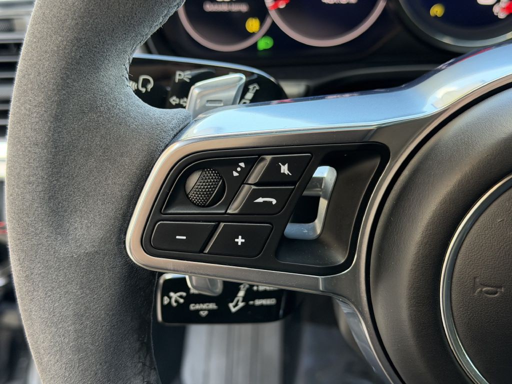 2020 Porsche Panamera Image 40