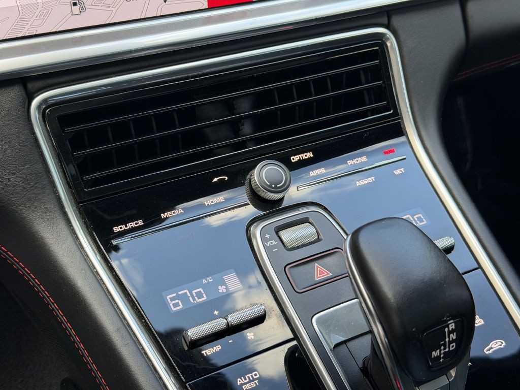 2020 Porsche Panamera Image 53