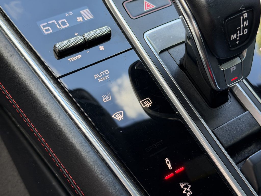 2020 Porsche Panamera Image 54