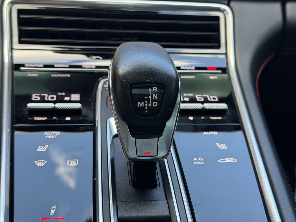 2020 Porsche Panamera Image 56