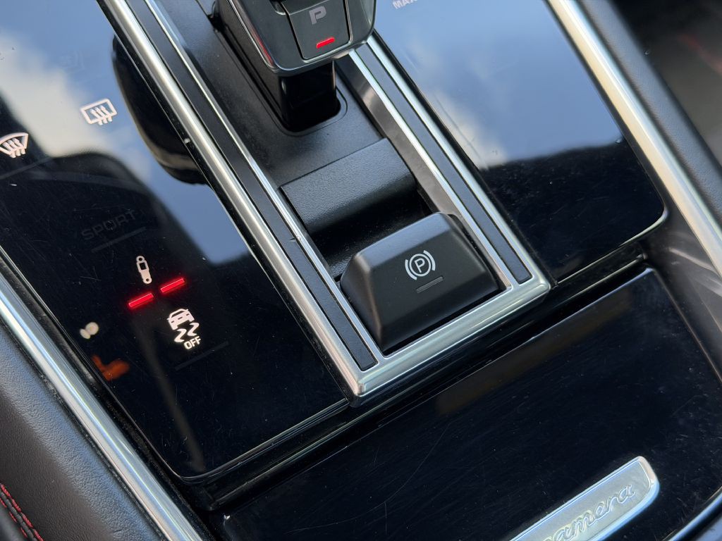 2020 Porsche Panamera Image 57
