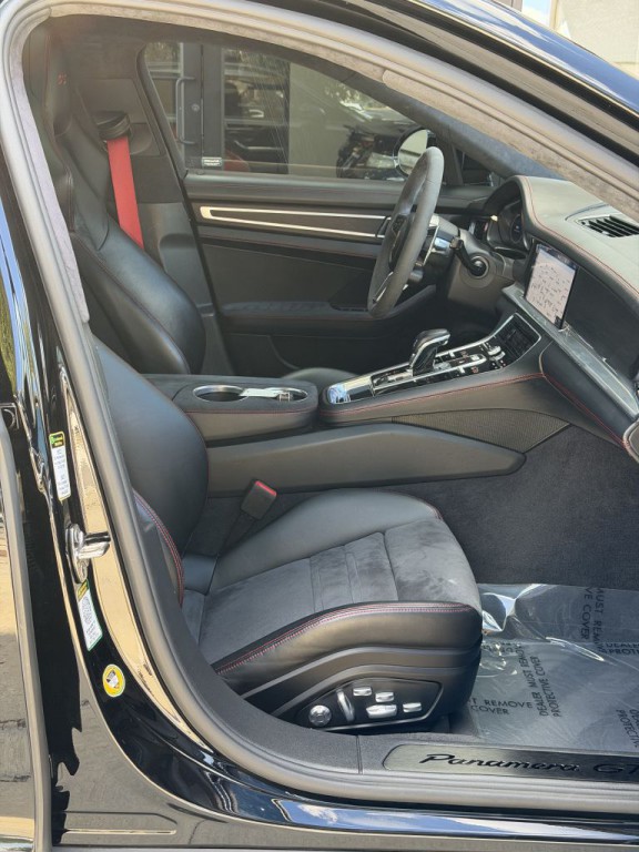 2020 Porsche Panamera Image 65
