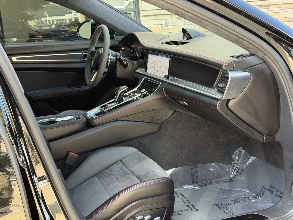 2020 Porsche Panamera Image 66