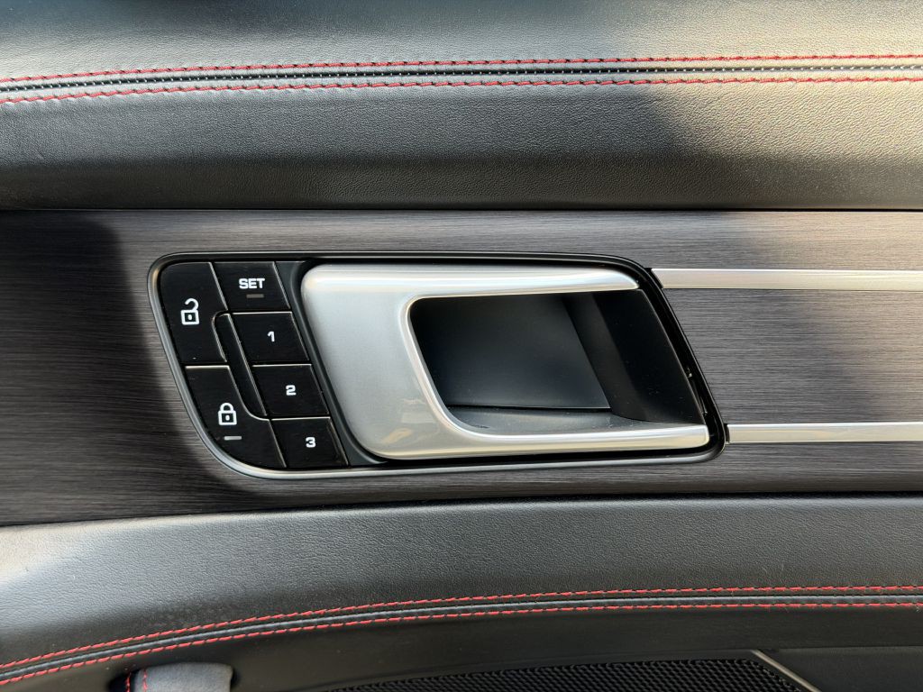 2020 Porsche Panamera Image 69