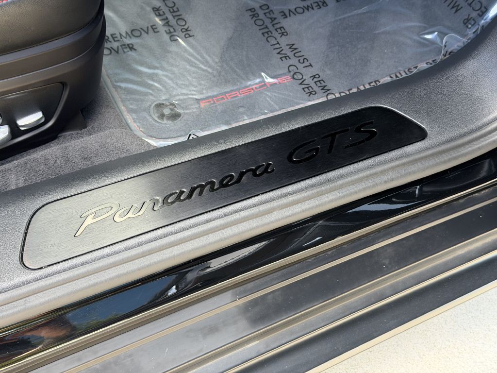 2020 Porsche Panamera Image 72