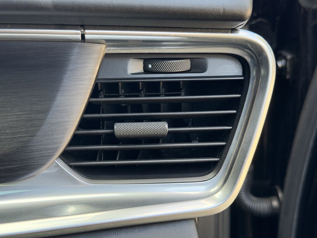 2020 Porsche Panamera Image 78