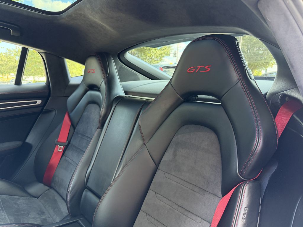 2020 Porsche Panamera Image 95