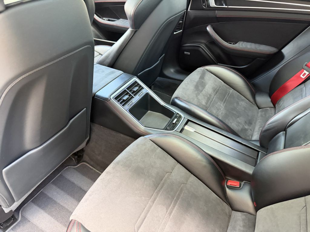 2020 Porsche Panamera Image 96
