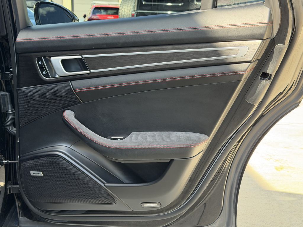 2020 Porsche Panamera Image 102