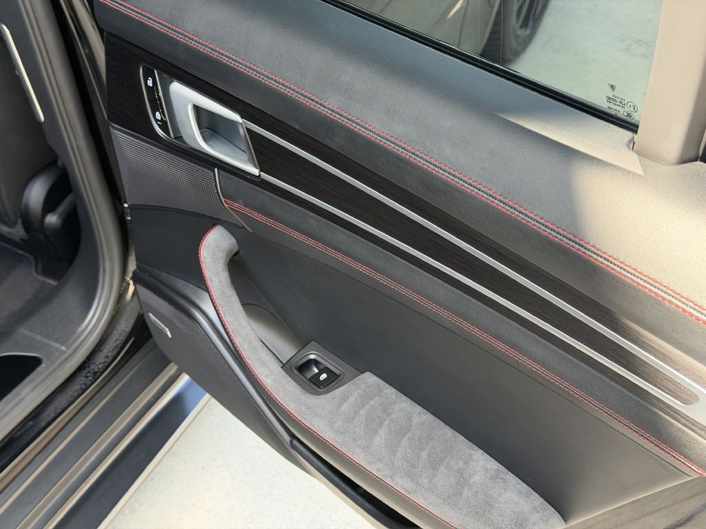 2020 Porsche Panamera Image 103