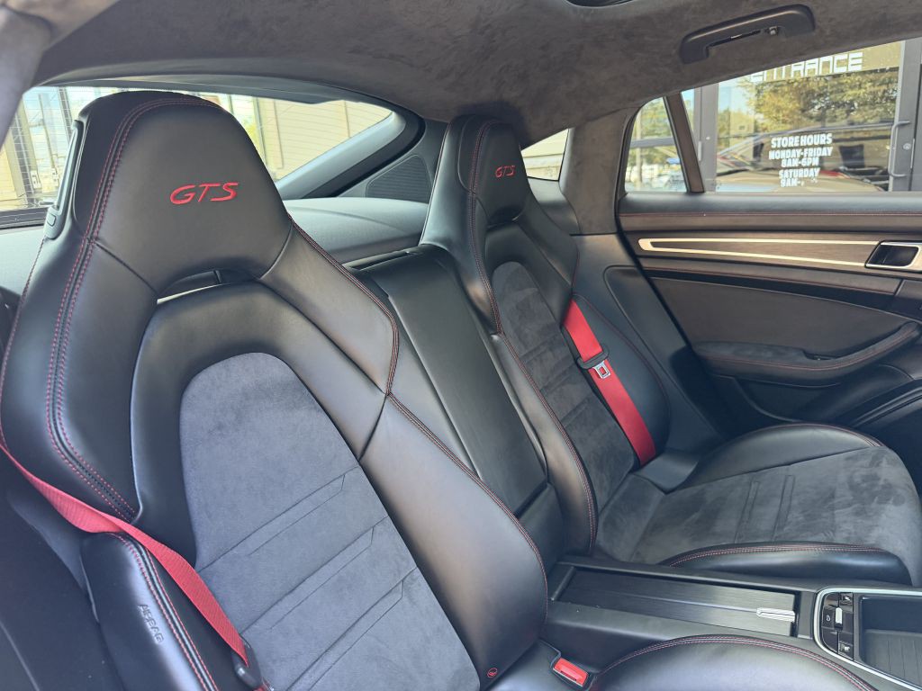 2020 Porsche Panamera Image 112