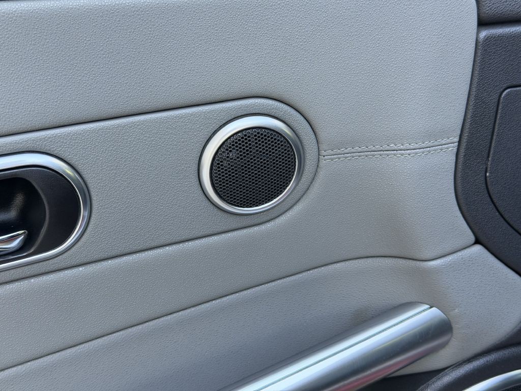 2005 Chrysler Crossfire Image 24