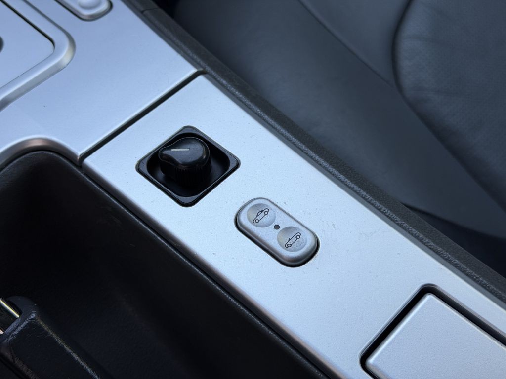 2005 Chrysler Crossfire Image 41