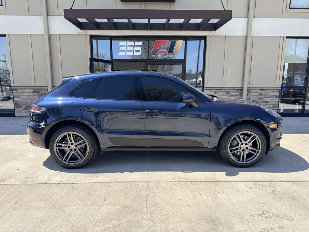 2021 Porsche Macan Image 2